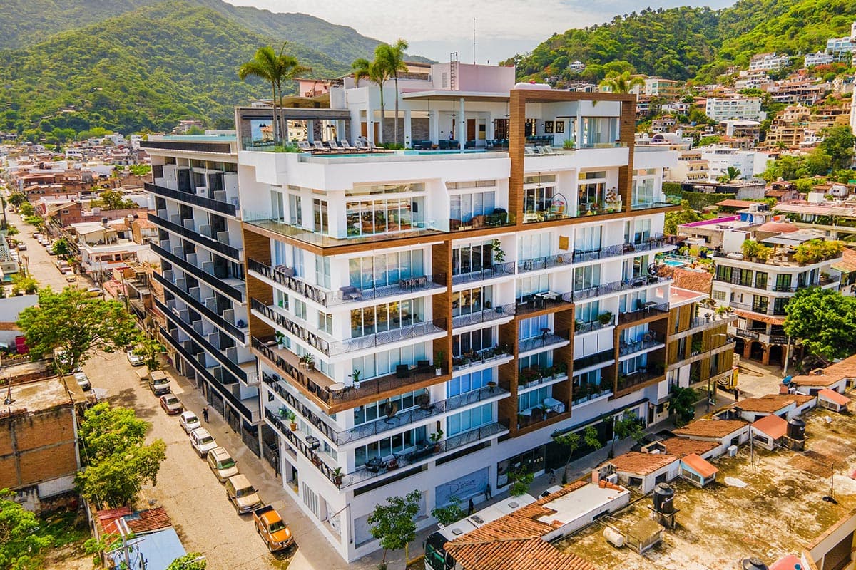 D'ESIRE LUXURY CONDOS